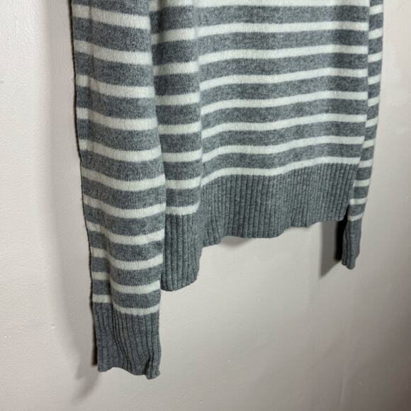 J. Crew Women’s Crewneck 100% Wool Gray White Stripe Medium Preppy Sweater - Picture 4 of 10
